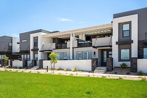 Lagoon Vibes 4 Bedroom Townhouse