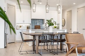 Lagoon Vibes 4 Bedroom Townhouse