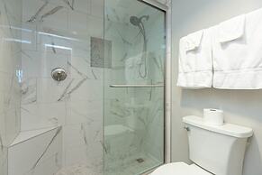 Phoenix Viii 8604 3 Bedroom Condo