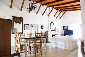 Seafront Luxury Villa w 3-en Suite BR BBQ