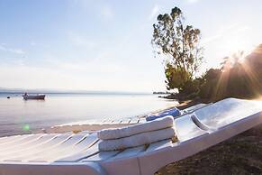 Seafront Luxury Villa w 3-en Suite BR BBQ