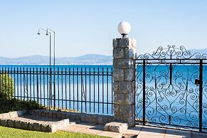 Seafront Luxury Villa w 3-en Suite BR BBQ