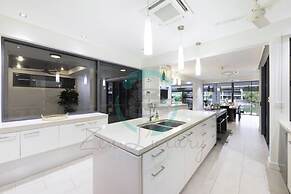 ZENLUX INFINITY - 4BR with Private Pool