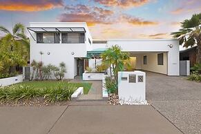 ZENLUX INFINITY - 4BR with Private Pool