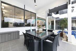 ZENLUX INFINITY - 4BR with Private Pool