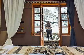 Moustache Koksar Luxuria