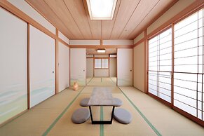 Crystal Besso Shirahama