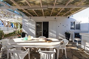 Blossom Holiday Villa DPS18