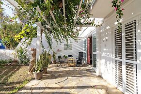 Blossom Holiday Villa DPS18