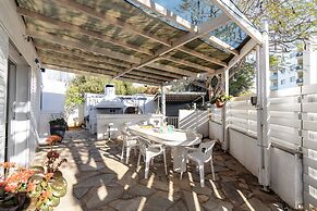 Blossom Holiday Villa DPS18