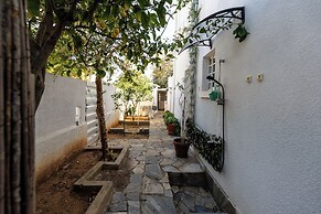 Blossom Holiday Villa DPS18