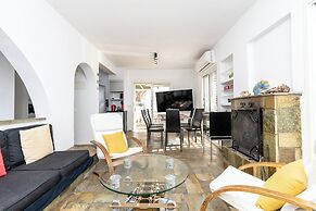 Blossom Holiday Villa DPS18