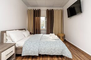 Blossom Holiday Villa DPS18