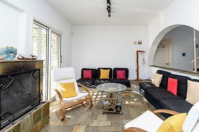 Blossom Holiday Villa DPS18