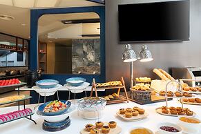 Lumen Bangkok Udomsuk Station