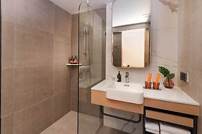 Lumen Bangkok Udomsuk Station