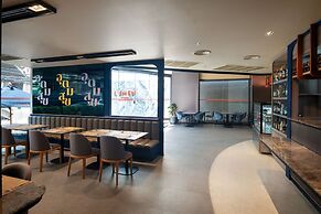 Lumen Bangkok Udomsuk Station