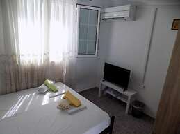 VS studios Economy Double Room