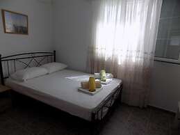 VS studios Economy Double Room