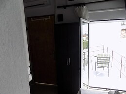 VS studios Single Room Private Bathroom