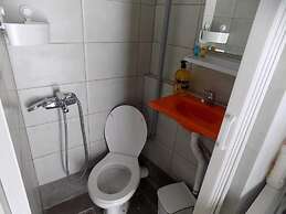 VS studios Single Room Private Bathroom