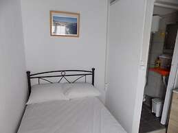 VS studios Single Room Private Bathroom