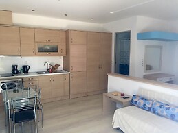 Sunorama Apts-studios by the sea