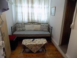 VS studios Triple Room with Bathroom