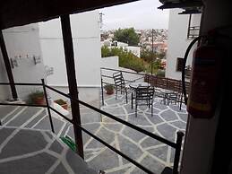 VS studios Triple Room with Bathroom