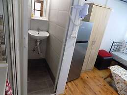 VS studios Triple Room with Bathroom