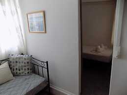 VS studios Triple Room with Bathroom