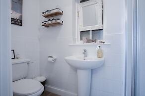 The Sand Castle - 2 Bedroom Apartment - Tenby