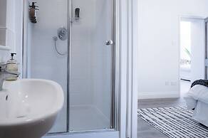 The Sand Castle - 2 Bedroom Apartment - Tenby