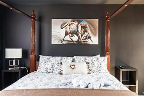 c Bright and Spacious House