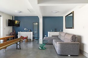 c Bright and Spacious House