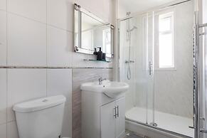 c Bright and Spacious House