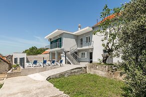 Vacation House With the Pool, Near River Cetina