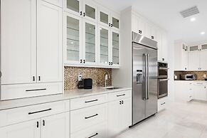 Monmouth Beach 4BR Villa on the Water