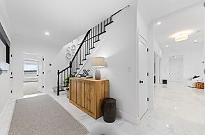 Monmouth Beach 4BR Villa on the Water