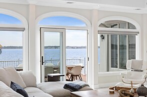 Monmouth Beach 4BR Villa on the Water