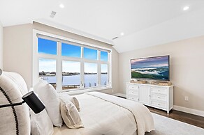 Monmouth Beach 4BR Villa on the Water