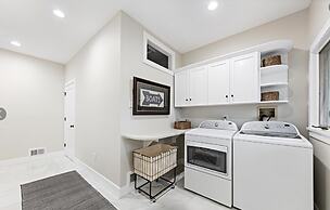 Monmouth Beach 4BR Villa on the Water