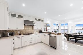 Monmouth Beach 4BR Villa on the Water