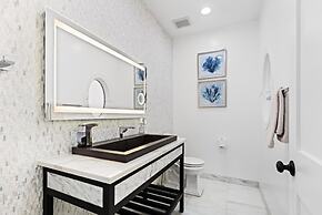 Monmouth Beach 4BR Villa on the Water