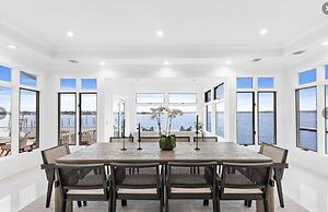 Monmouth Beach 4BR Villa on the Water