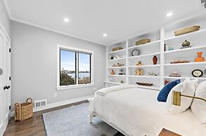 Monmouth Beach 4BR Villa on the Water