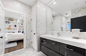 Monmouth Beach 4BR Villa on the Water