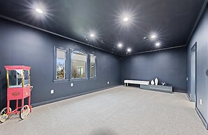 Monmouth Beach 4BR Villa on the Water