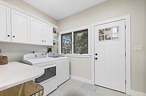 Monmouth Beach 4BR Villa on the Water