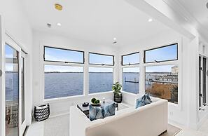 Monmouth Beach 4BR Villa on the Water